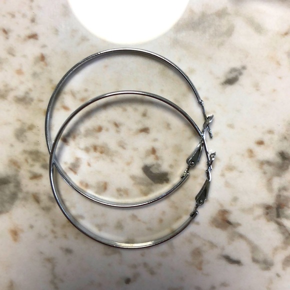 earring - Picture 1 of 3